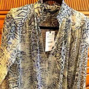NWT⭐️Zara snake print blouse super pretty